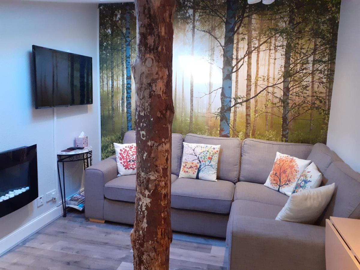 The Treehouse By Airlie Apartment แนร์น ภายนอก รูปภาพ