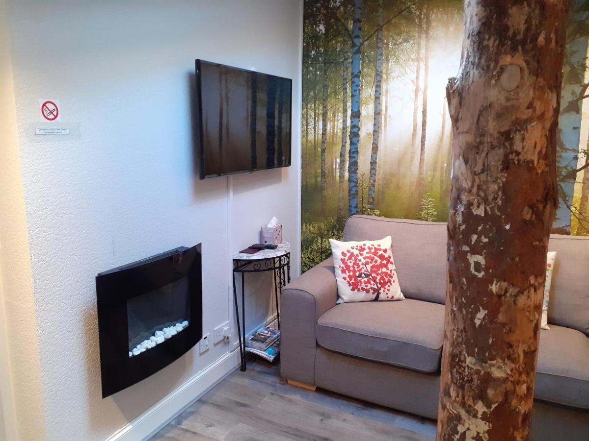 The Treehouse By Airlie Apartment แนร์น ภายนอก รูปภาพ