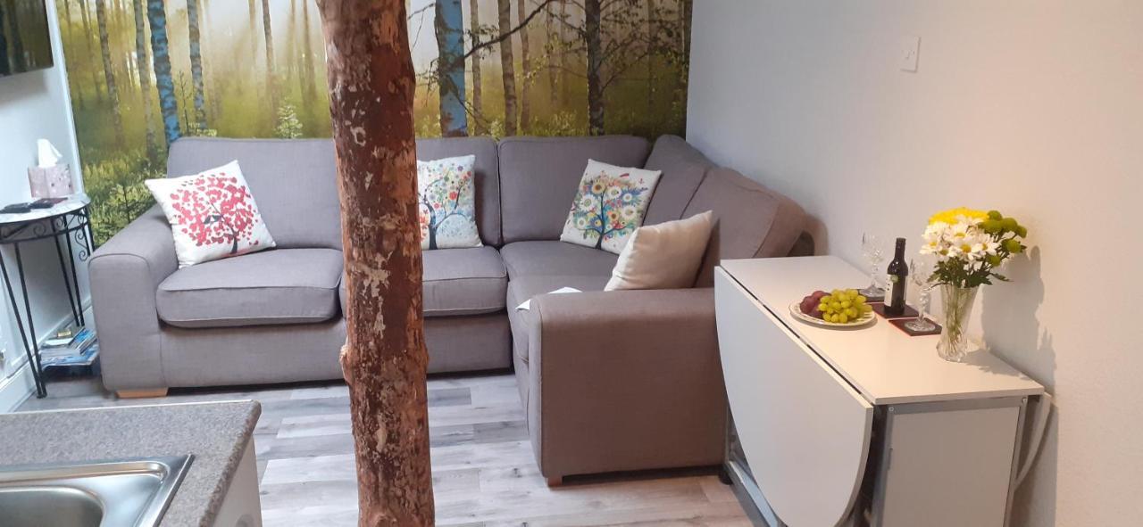 The Treehouse By Airlie Apartment แนร์น ภายนอก รูปภาพ