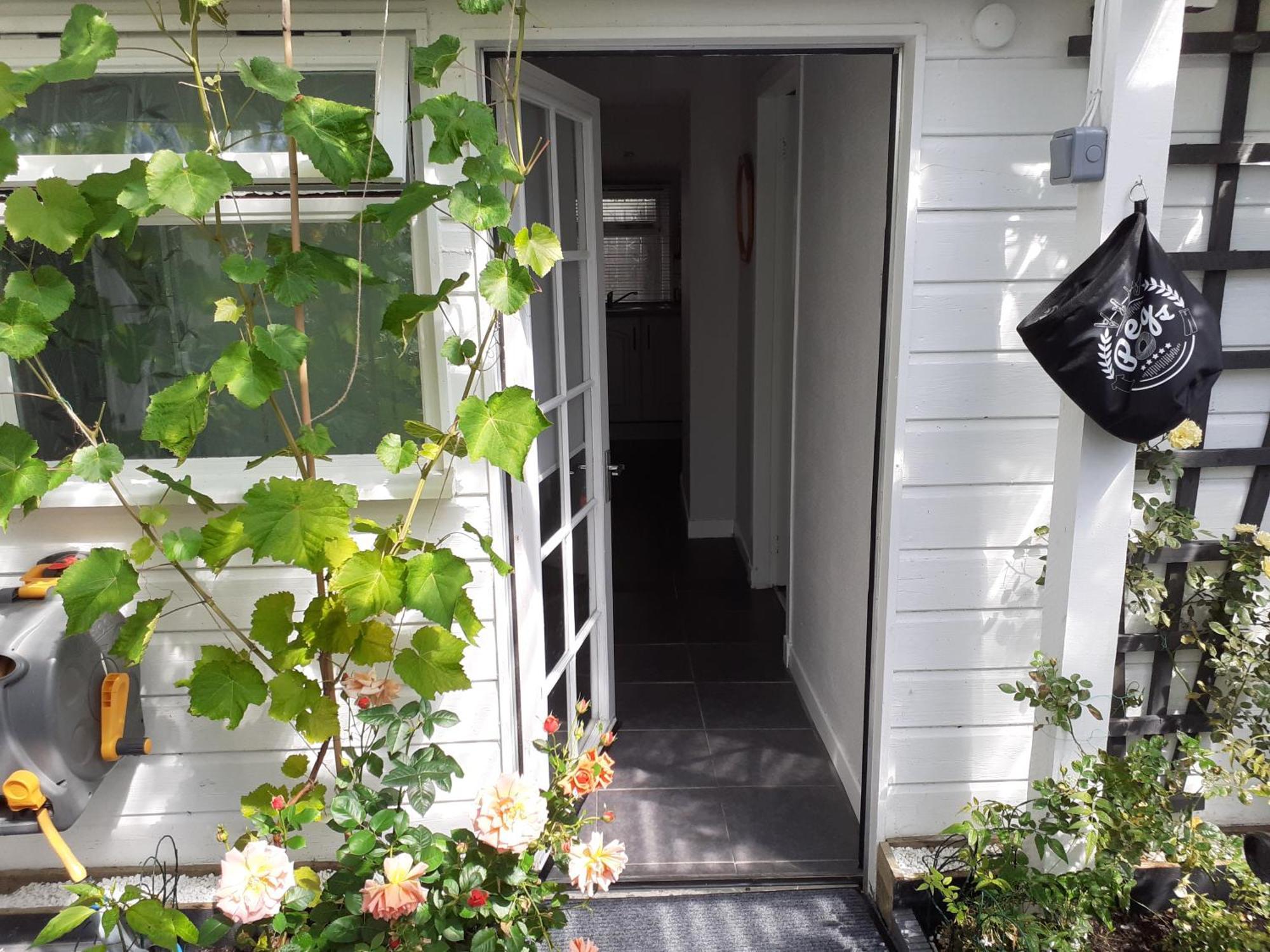 The Treehouse By Airlie Apartment แนร์น ภายนอก รูปภาพ
