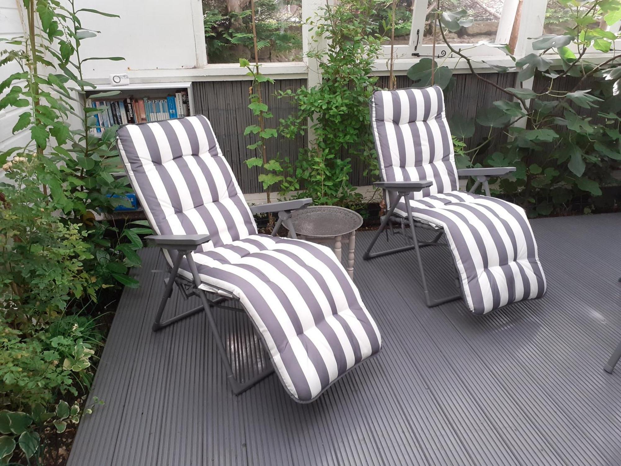 The Treehouse By Airlie Apartment แนร์น ภายนอก รูปภาพ